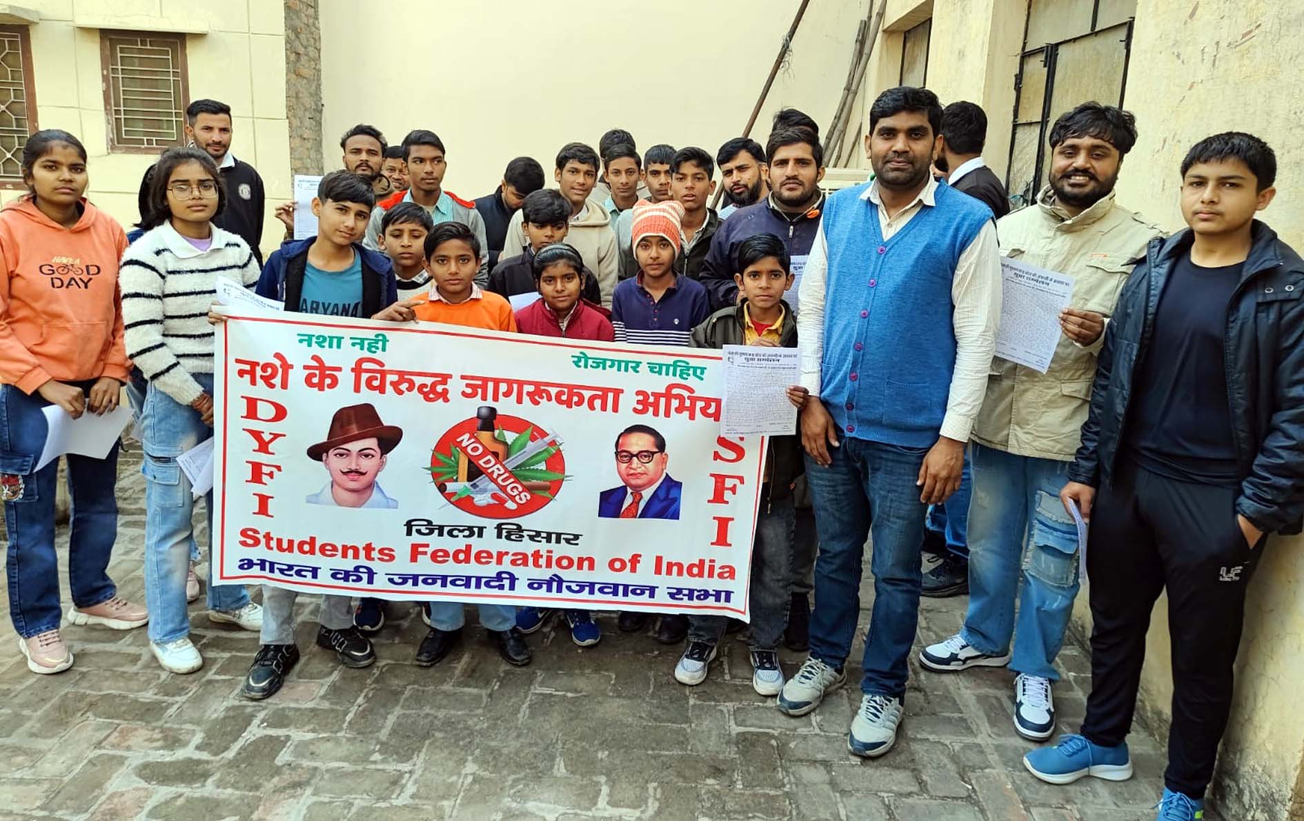 जनवादी नौजवान सभा द्वारा आयोजित कन्वेंशन में भाग लेते छात्र व युवा। जनवादी नौजवान सभा द्वारा आयोजित कन्वेंशन में भाग लेते छात्र व युवा।
