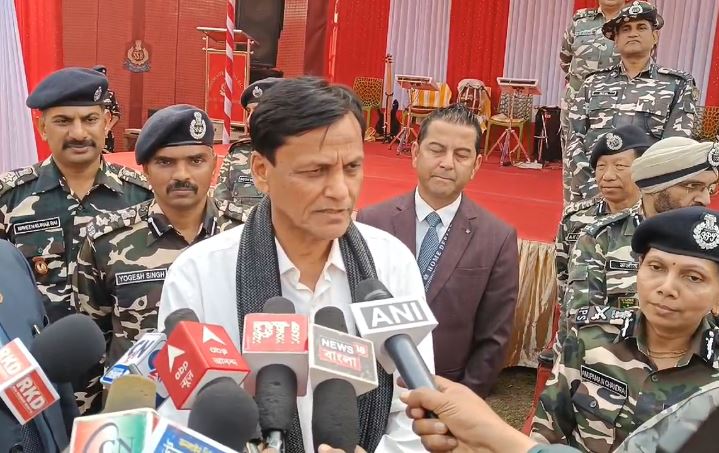 केंद्रीय गृह राज्य मंत्री नित्यानंद राय ने भारत-नेपाल सीमा का किया दौरा केंद्रीय गृह राज्य मंत्री नित्यानंद राय ने भारत-नेपाल सीमा का किया दौरा