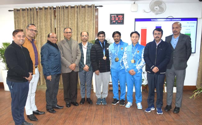 खिलाड़ी व अधिकारी खिलाड़ी व अधिकारी