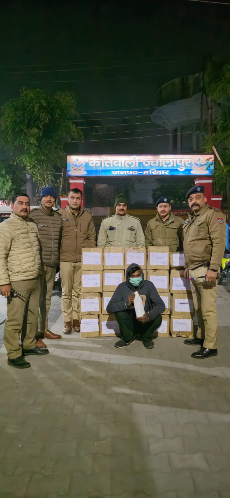 नशा तस्कर व बरामद शराब नशा तस्कर व बरामद शराब