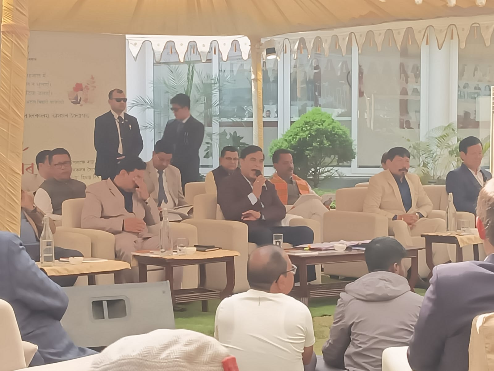 गुवाहाटी में मीडिया के साथ मत बिन मैं कार्यक्रम में मुख्यमंत्री डॉ हिमंत बिस्व सरमा। गुवाहाटी में मीडिया के साथ मत बिन मैं कार्यक्रम में मुख्यमंत्री डॉ हिमंत बिस्व सरमा।