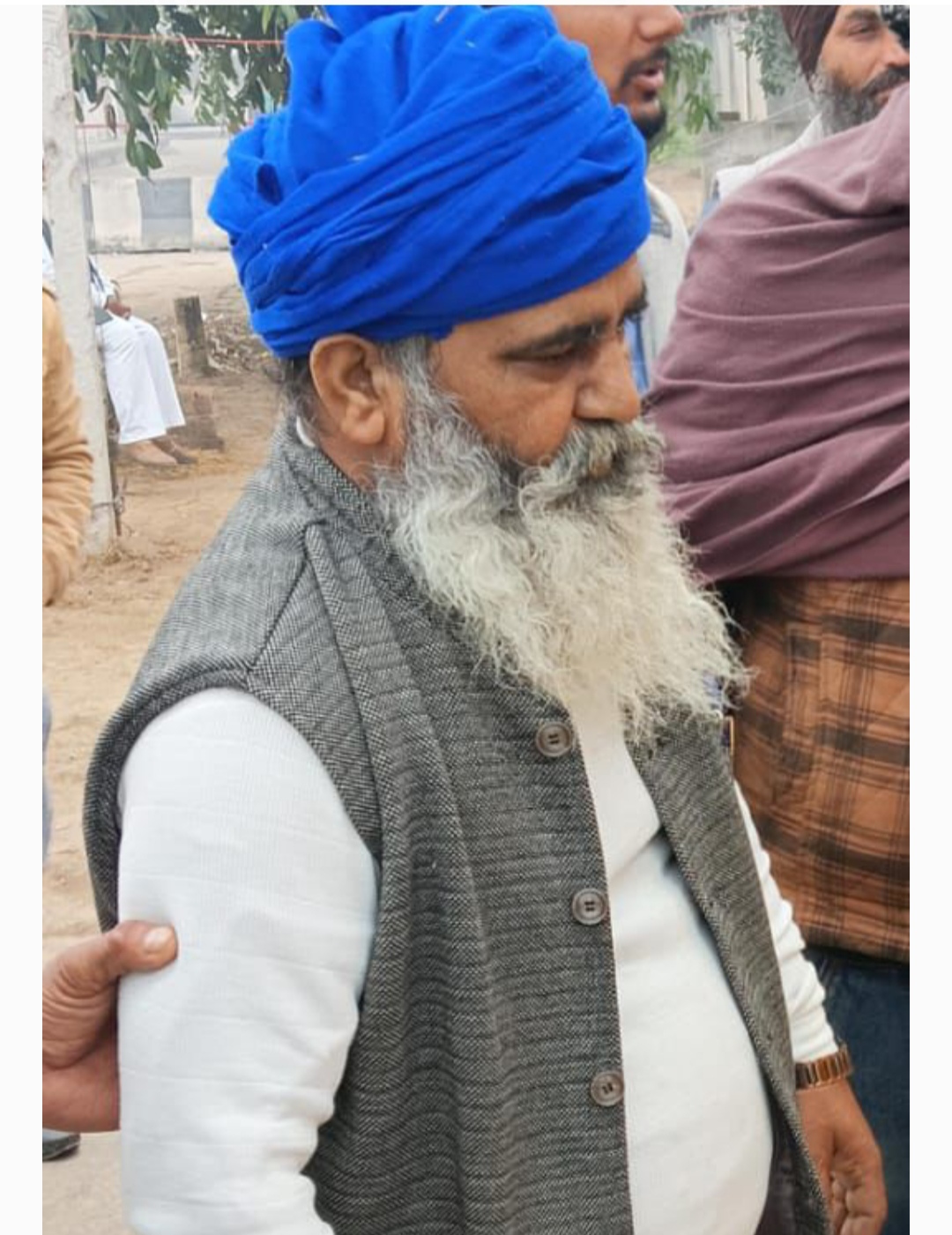 पंजाब के शंभू बॉर्डर पर सल्फास निगलने वाला किसान पंजाब के शंभू बॉर्डर पर सल्फास निगलने वाला किसान