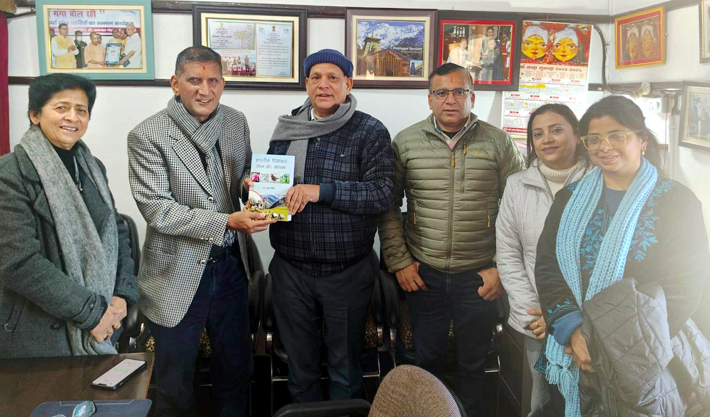 कुमाऊं विवि में पुरस्कार की घोषणा करते श्री भट्ट। कुमाऊं विवि में पुरस्कार की घोषणा करते श्री भट्ट।