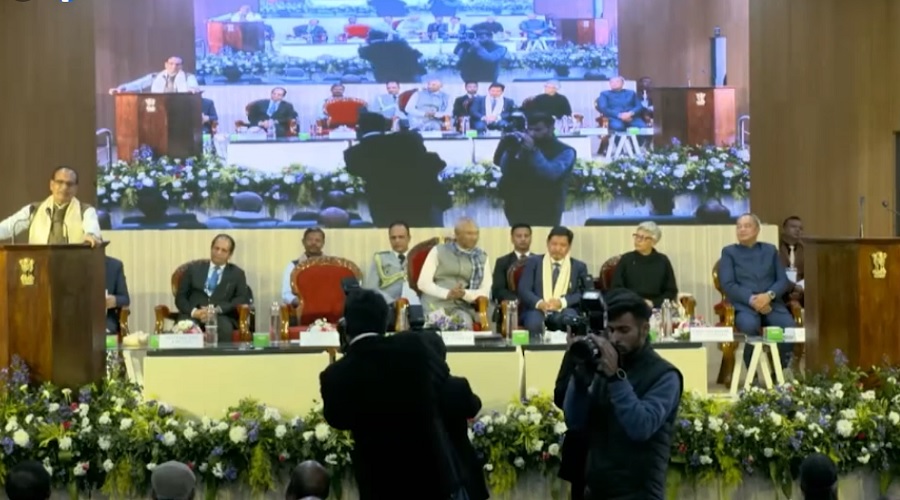 मेघालय में कृषि व ग्रामीण विकास योजनाओं पर गुरुवार को चर्चा करते केंद्रीय मंत्री शिवराज सिंह चौहान। मेघालय में कृषि व ग्रामीण विकास योजनाओं पर गुरुवार को चर्चा करते केंद्रीय मंत्री शिवराज सिंह चौहान।