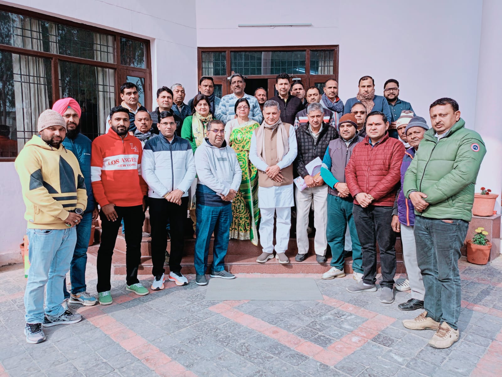 भाजपा कार्यकर्ताओं के साथ रोजी मालिक आनंद भाजपा कार्यकर्ताओं के साथ रोजी मालिक आनंद