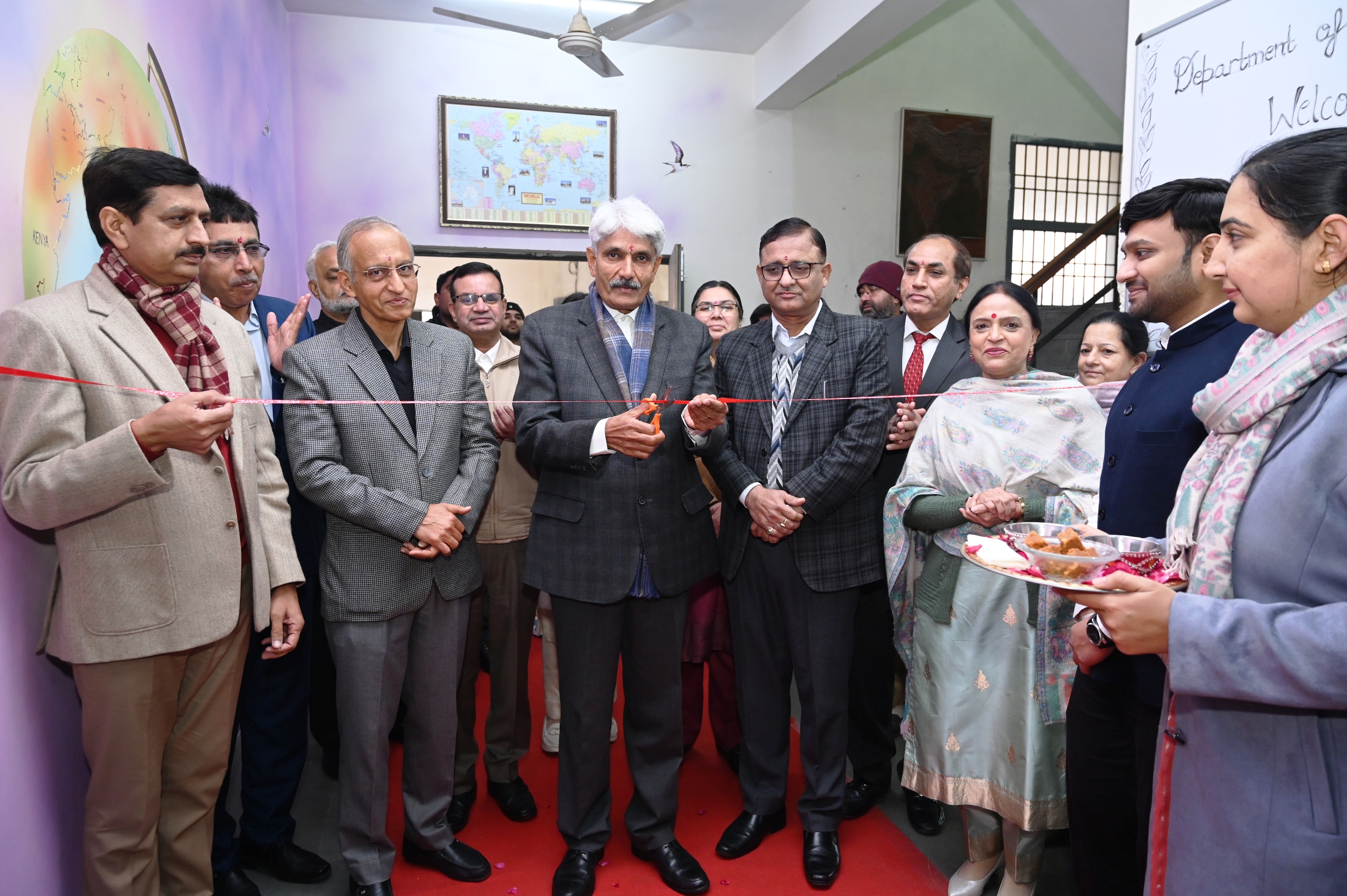 फोटो कैप्शन 10आरटीके5 : एमडीयू में आत्याधुनिक जियो गैलरी का रिबन काटकर उद्धाटन करते कुलपति ----------- फोटो कैप्शन 10आरटीके5 : एमडीयू में आत्याधुनिक जियो गैलरी का रिबन काटकर उद्धाटन करते कुलपति -----------