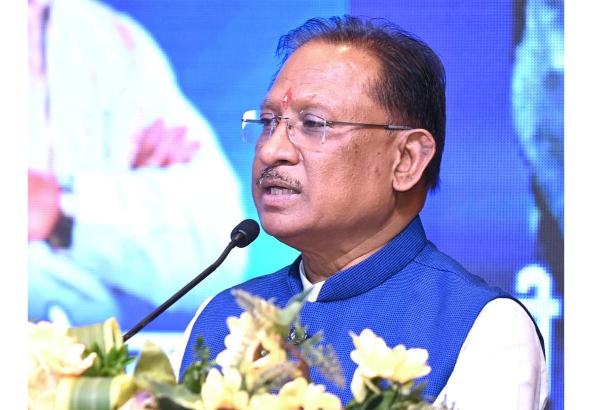 मुख्यमंत्री साय कार्यक्रम काे संबाेधित करते मुख्यमंत्री साय कार्यक्रम काे संबाेधित करते
