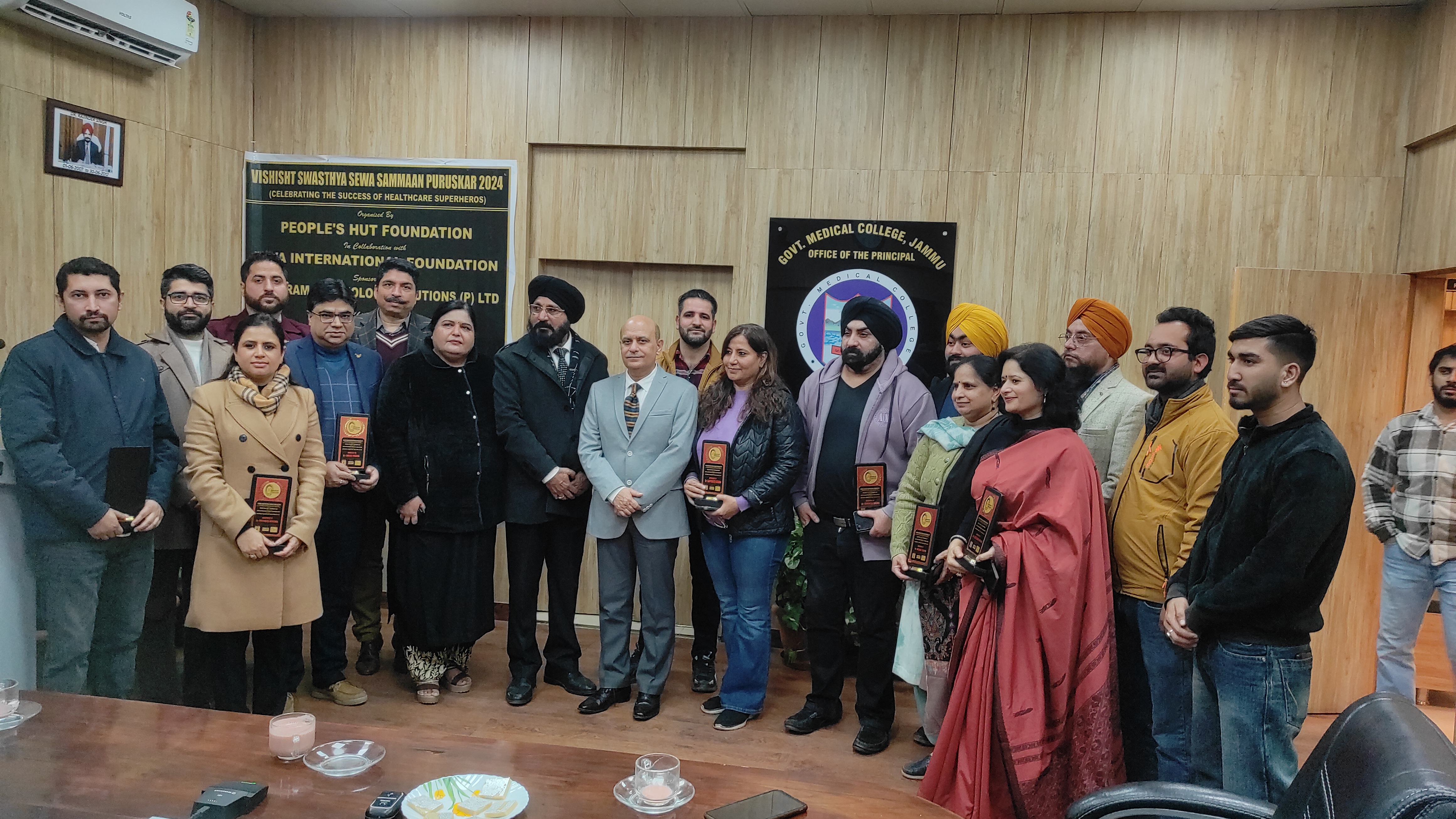 जम्मू में प्रथम विशिष्ट स्वास्थ्य सेवा सम्मान पुरस्कार 2024 का आयोजन जम्मू में प्रथम विशिष्ट स्वास्थ्य सेवा सम्मान पुरस्कार 2024 का आयोजन
