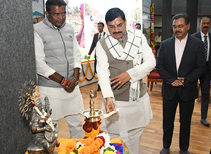 मुख्यमंत्री ने किया दो दिवसीय आईएफएस मीट और वानिकी सम्मेलन का शुभारंभ मुख्यमंत्री ने किया दो दिवसीय आईएफएस मीट और वानिकी सम्मेलन का शुभारंभ
