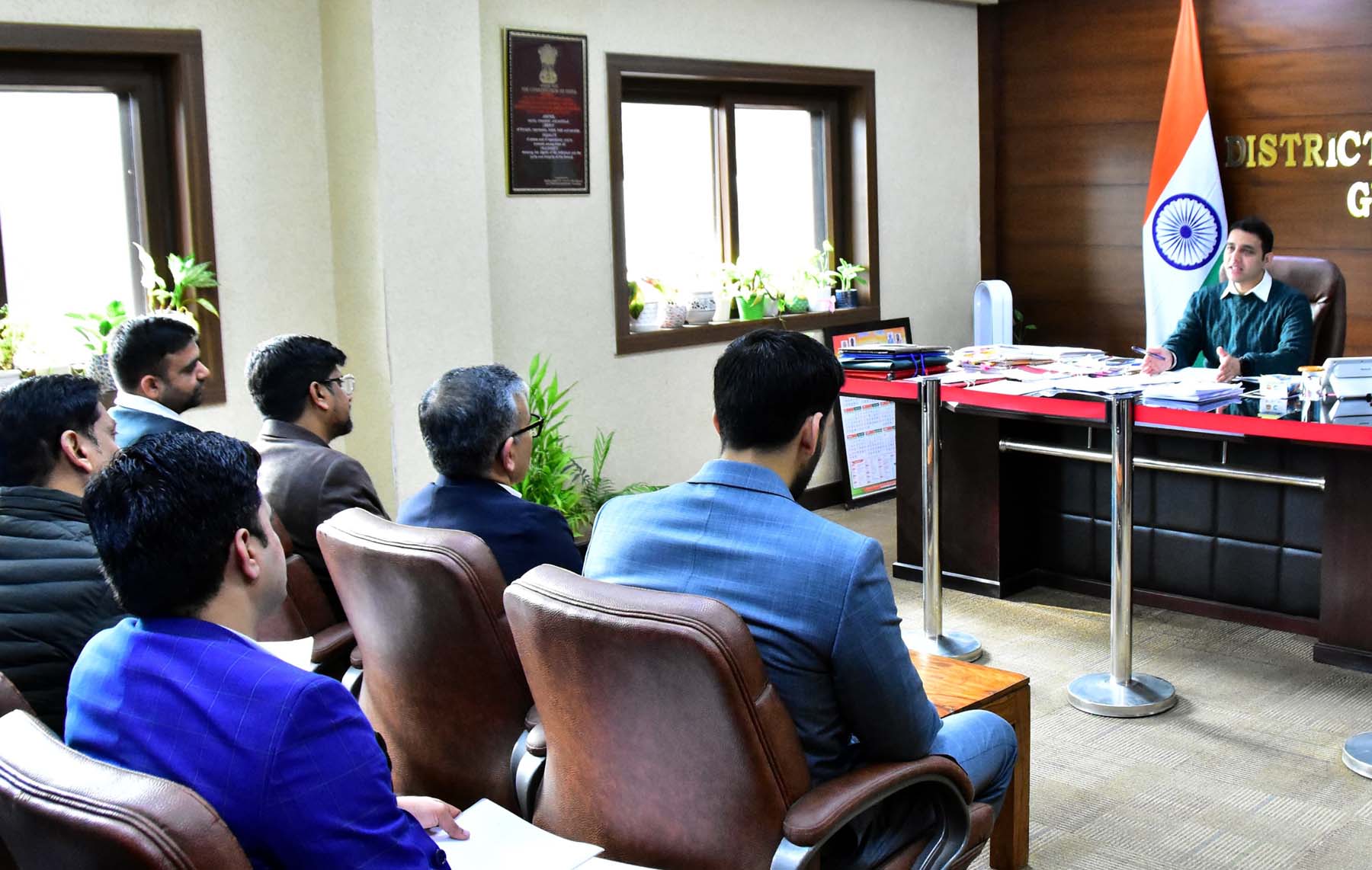 फोटो नंबर-06: गुरुग्राम में अधिकारियों के साथ बैठक करते डीसी अजय कुमार। फोटो नंबर-06: गुरुग्राम में अधिकारियों के साथ बैठक करते डीसी अजय कुमार।
