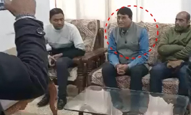 आदिवासी विकास विभाग के सहायक आयुक्त पांच हजार रुपये की रिश्वत आदिवासी विकास विभाग के सहायक आयुक्त पांच हजार रुपये की रिश्वत