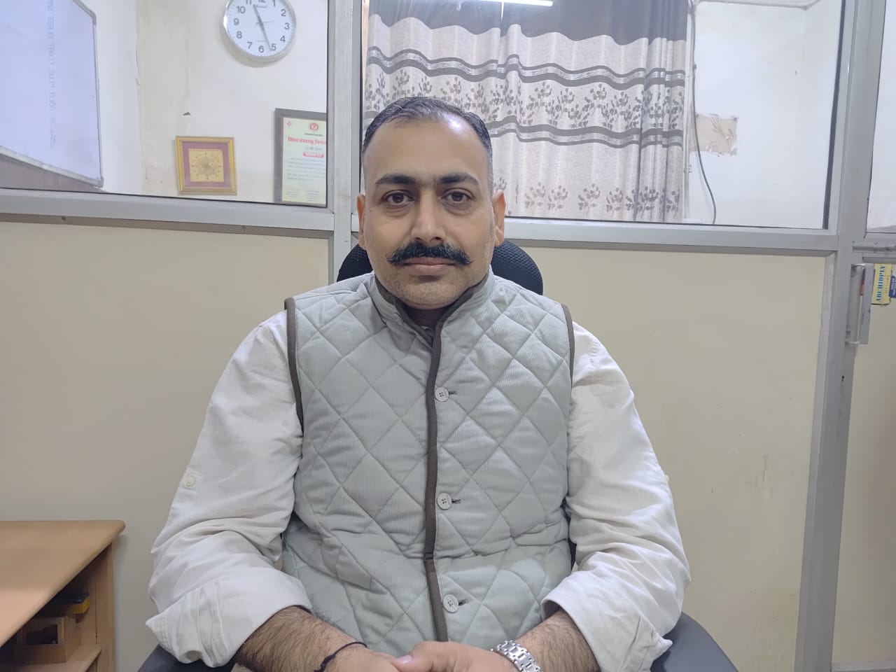 डॉ. रवि शेखावत ने किया सीएमएचओ जिला जयपुर प्रथम में पदभार ग्रहण डॉ. रवि शेखावत ने किया सीएमएचओ जिला जयपुर प्रथम में पदभार ग्रहण