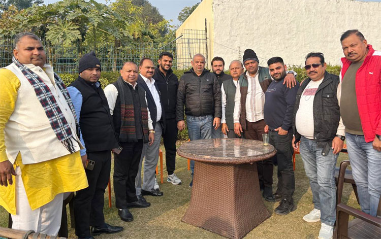 10 Snp-4 सोनीपत: नपा उपाध्यक्ष के खिलाफ अविश्वास प्रस्ताव पारित होने के बाद भाजपा नेता देवेंद्र कौशिक से मिलते पार्षद। 10 Snp-4 सोनीपत: नपा उपाध्यक्ष के खिलाफ अविश्वास प्रस्ताव पारित होने के बाद भाजपा नेता देवेंद्र कौशिक से मिलते पार्षद।