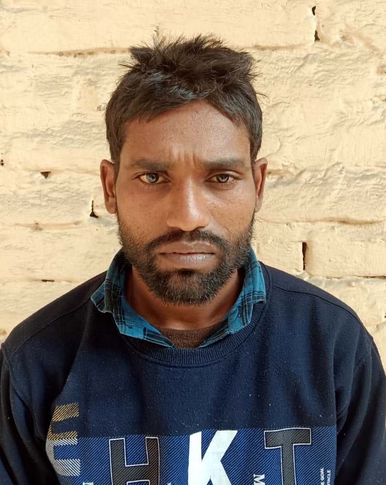 पुलिस द्वारा गिरफ्तार किया गया आरोपी पुलिस द्वारा गिरफ्तार किया गया आरोपी
