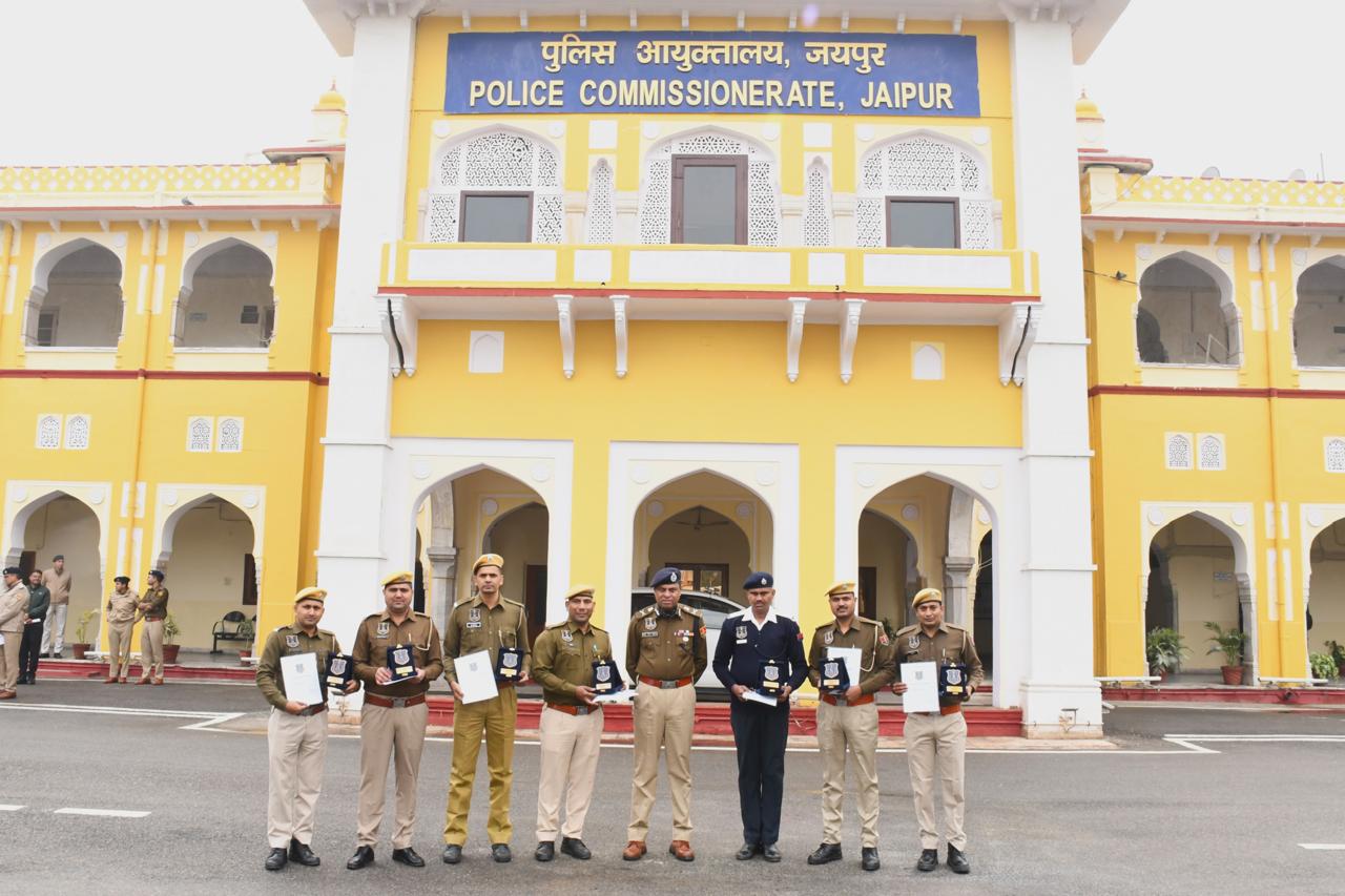 उत्कृष्ट एवं सराहनीय कार्य करने वाले छह पुलिसकर्मी कांस्टेबल ऑफ दी मंथ के अवार्ड से सम्मानित उत्कृष्ट एवं सराहनीय कार्य करने वाले छह पुलिसकर्मी कांस्टेबल ऑफ दी मंथ के अवार्ड से सम्मानित