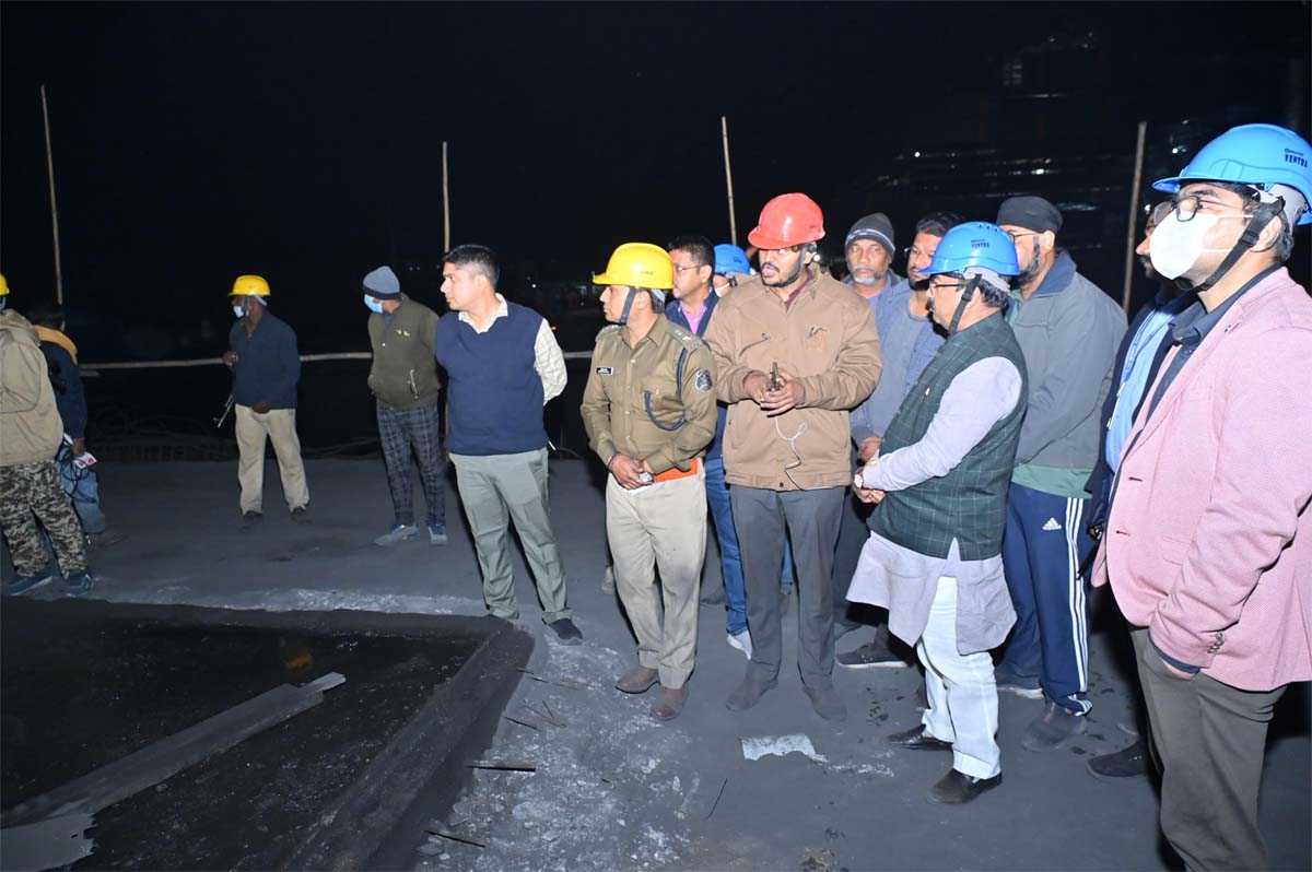 उप-मुख्यमंत्री अरुण साव देर रात सरगांव स्टील फैक्ट्री ग्राउंड जीरो पहुंच राहत कार्यों की समीक्षा करते