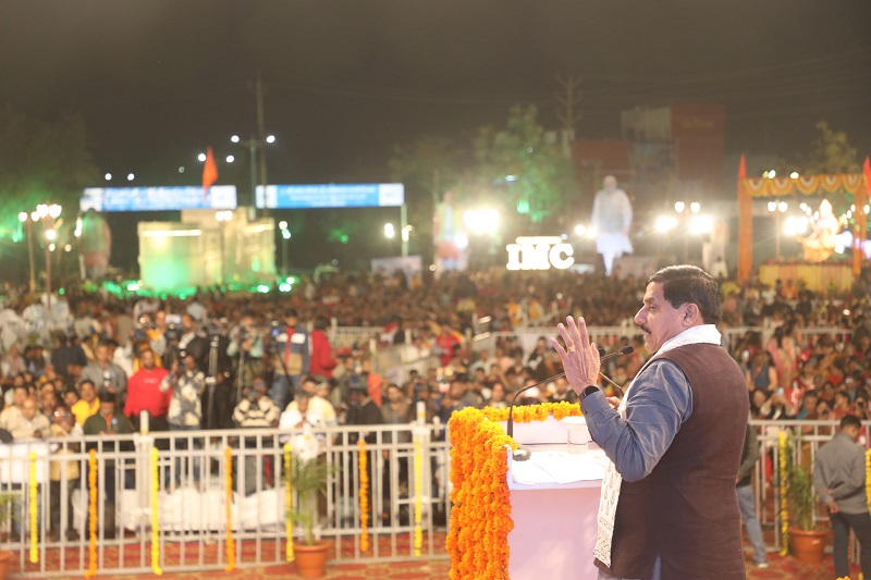 मुख्यमंत्री ने इंदौर में अष्टधातु से निर्मित मां नर्मदा की आलौकिक प्रतिमा का किया अनावरण मुख्यमंत्री ने इंदौर में अष्टधातु से निर्मित मां नर्मदा की आलौकिक प्रतिमा का किया अनावरण
