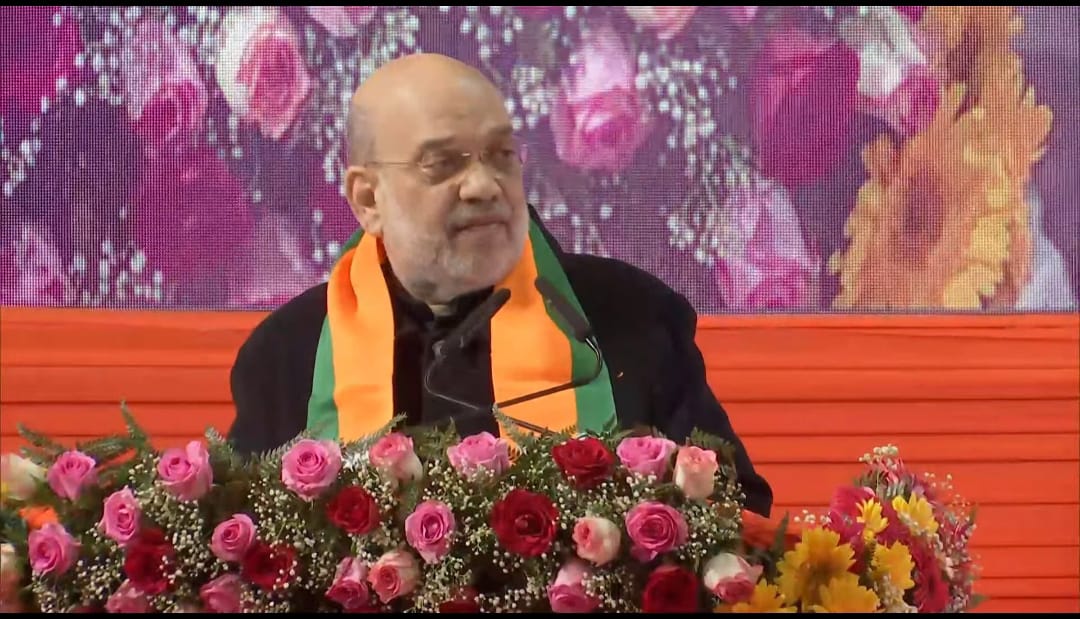 गृह मंत्री अमित शाह झुग्गी बस्ती सम्मेलन को संबोधित करते हुए गृह मंत्री अमित शाह झुग्गी बस्ती सम्मेलन को संबोधित करते हुए