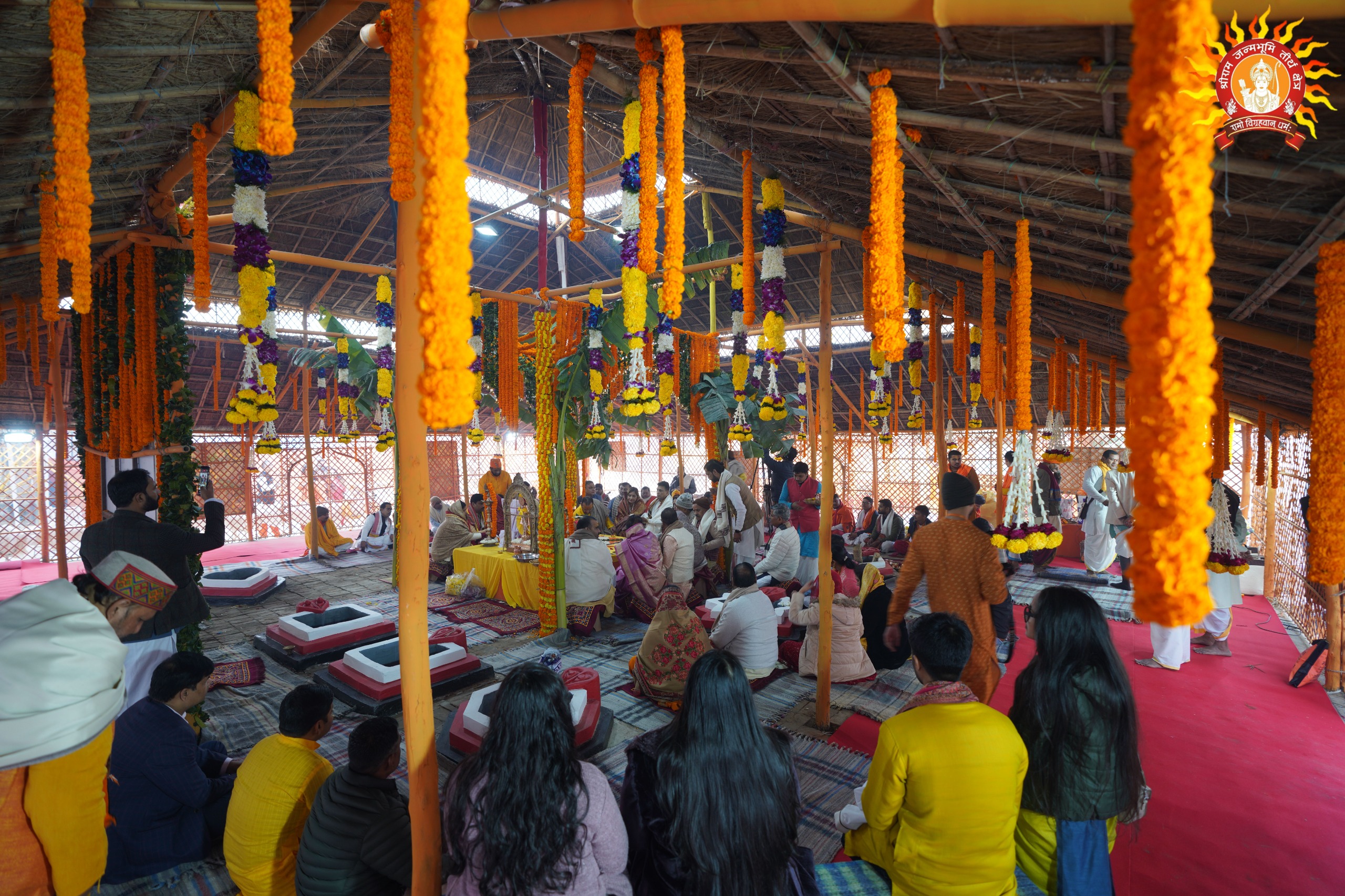 श्रीरामजन्मभूमि परिसर के यज्ञ मंडप में यज्ञ,हवन पूजन पाठ हुआ प्रारंभ श्रीरामजन्मभूमि परिसर के यज्ञ मंडप में यज्ञ,हवन पूजन पाठ हुआ प्रारंभ