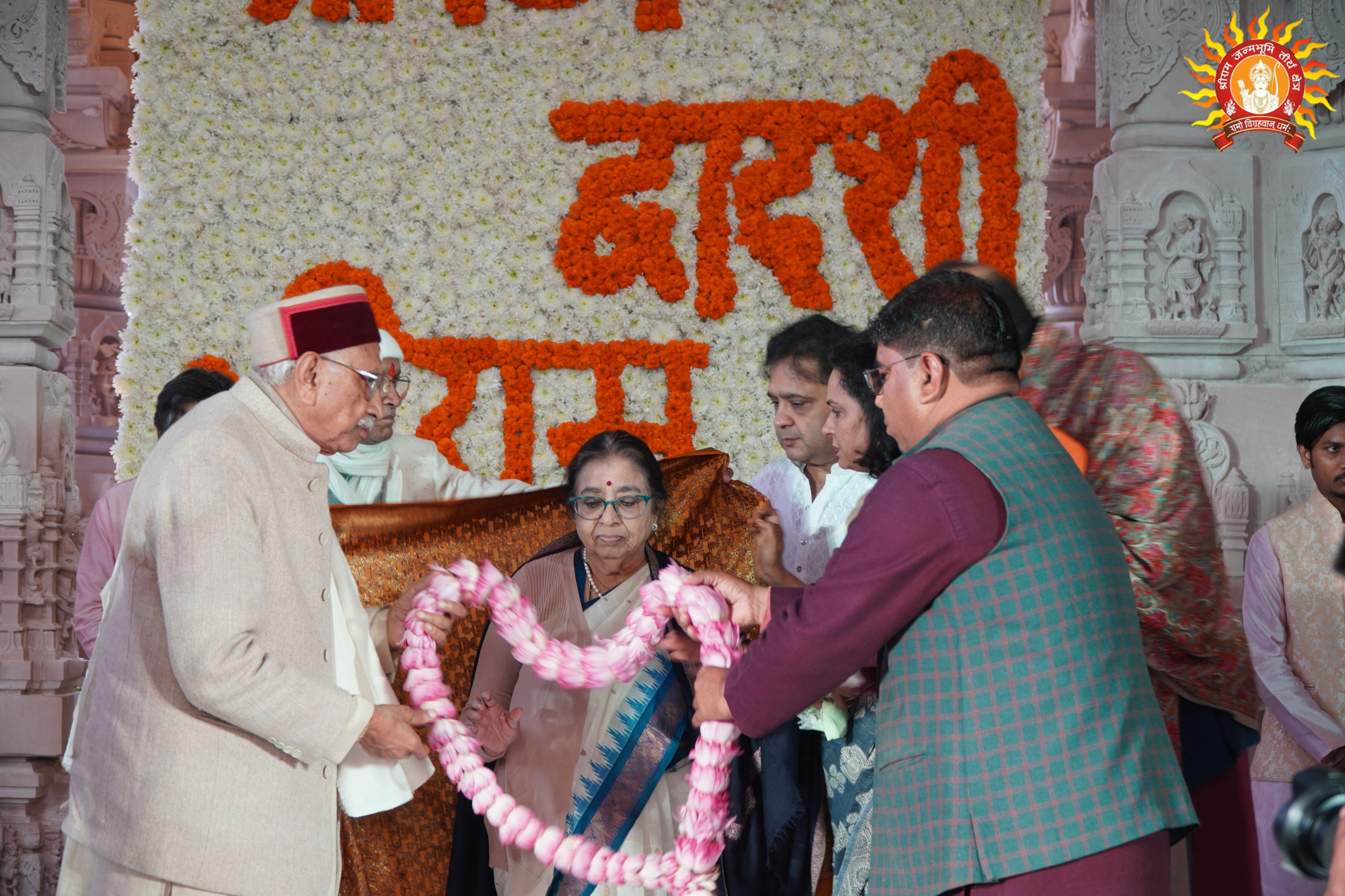 प्रतिष्ठा द्वादशी पर गर्भगृह के निकट मंडप में त्रिदिवसीय राग सेवा कार्यक्रम का हुआ शुभारंभ प्रतिष्ठा द्वादशी पर गर्भगृह के निकट मंडप में त्रिदिवसीय राग सेवा कार्यक्रम का हुआ शुभारंभ