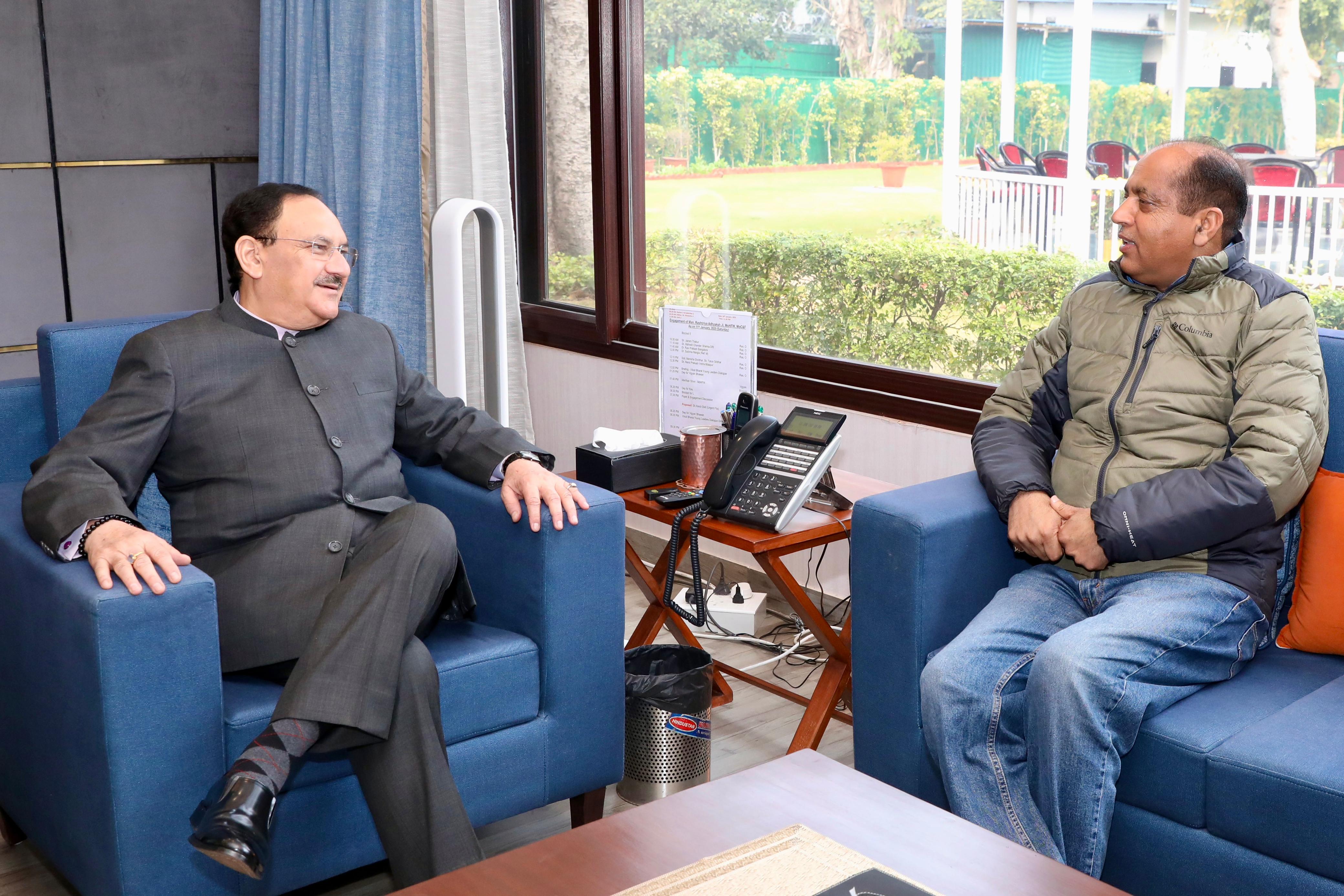 जेपी नोएडा से मुलाकात करते जयराम ठाकुर जेपी नोएडा से मुलाकात करते जयराम ठाकुर