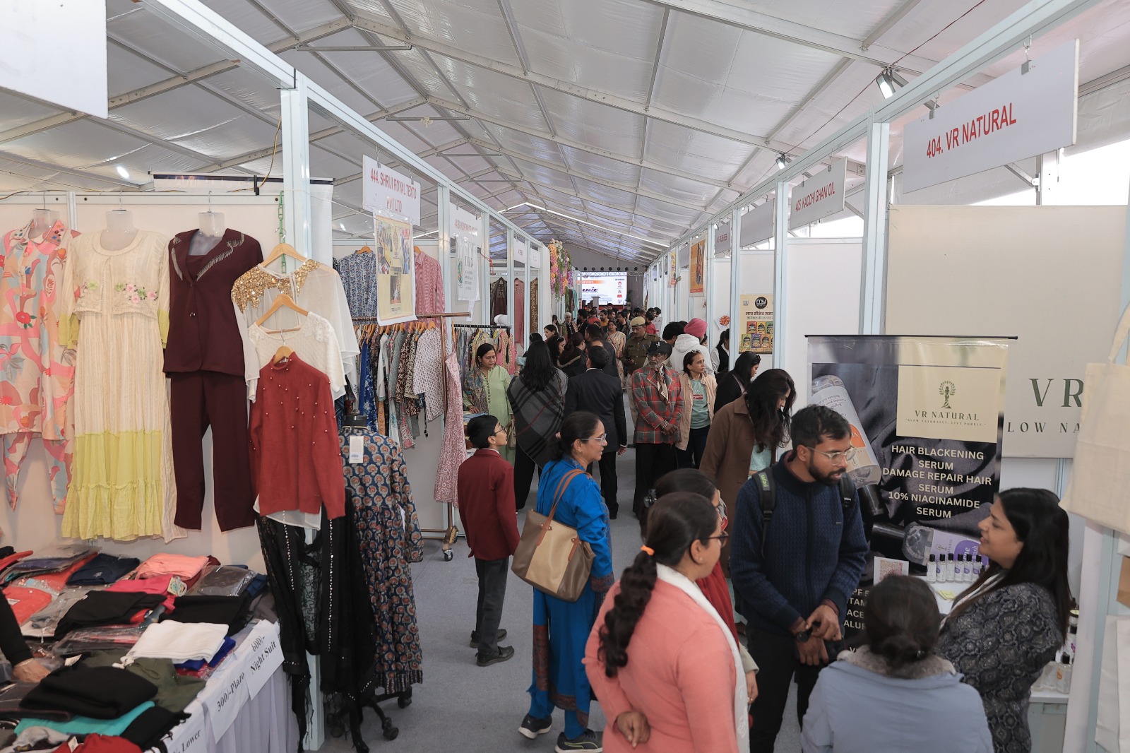 हैंडी क्राफ्ट से लेकर मशीन क्राफ्ट तक सजा लघु उद्योग मेला हैंडी क्राफ्ट से लेकर मशीन क्राफ्ट तक सजा लघु उद्योग मेला