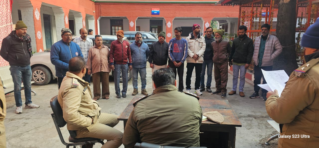 नगर कोतवाली में हिस्ट्रीसीटरों की परेड नगर कोतवाली में हिस्ट्रीसीटरों की परेड