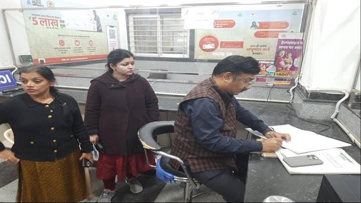 कैलाशनाथ काटजू की सायंकालीन ओपीडी औचक निरीक्षण कैलाशनाथ काटजू की सायंकालीन ओपीडी औचक निरीक्षण