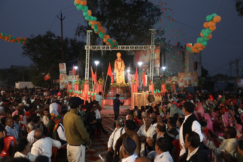 इंदौरः मुख्यमंत्री ने विवेकानंद जयंती की पूर्व संध्या पर किया उनकी प्रतिमा का लोकार्पण इंदौरः मुख्यमंत्री ने विवेकानंद जयंती की पूर्व संध्या पर किया उनकी प्रतिमा का लोकार्पण