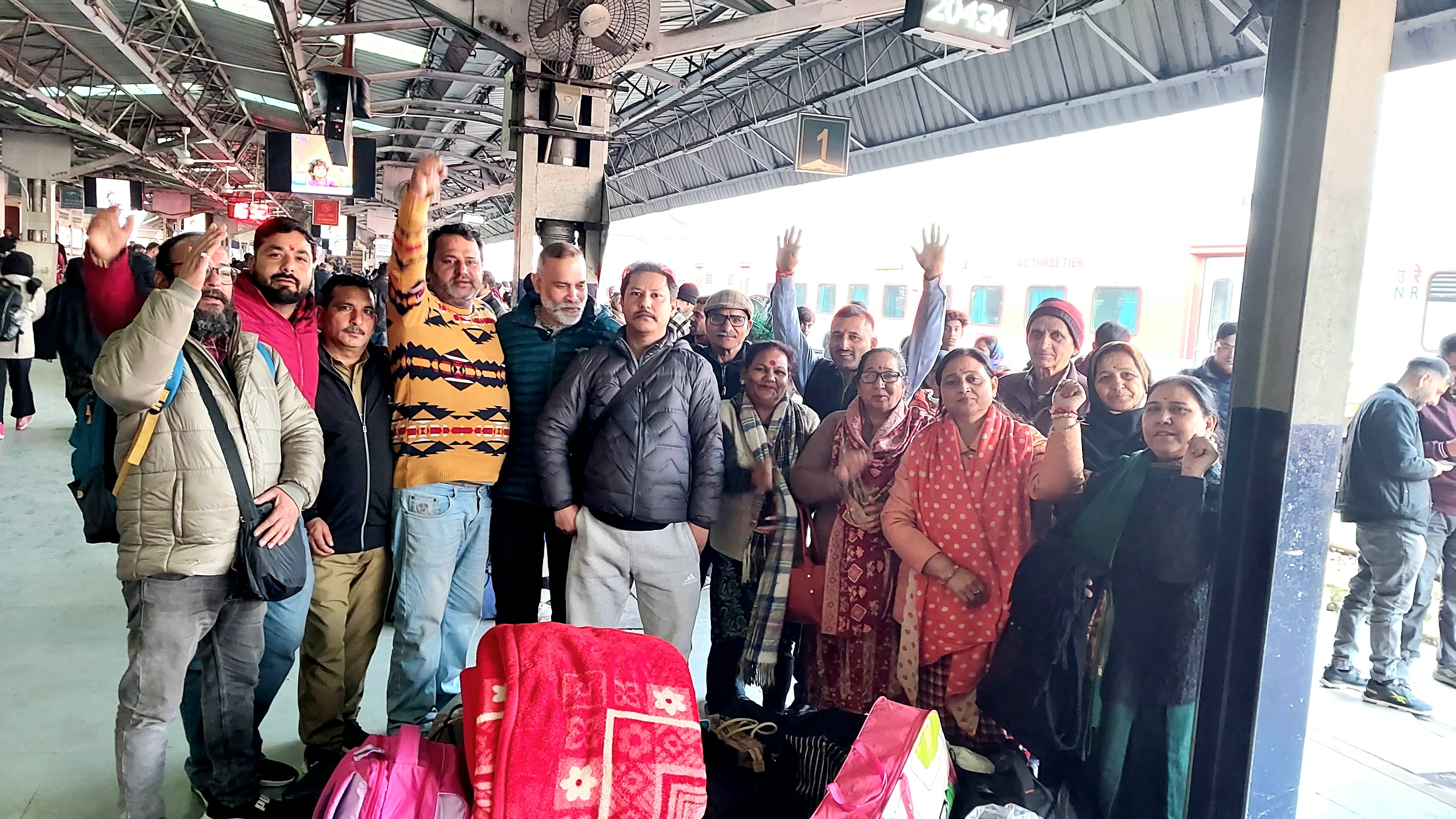 गौ माता को राष्ट्र माता का दर्जा दिलाने की मांग, प्रयागराज कुंभ के लिए प्रस्थान किया गौ माता को राष्ट्र माता का दर्जा दिलाने की मांग, प्रयागराज कुंभ के लिए प्रस्थान किया