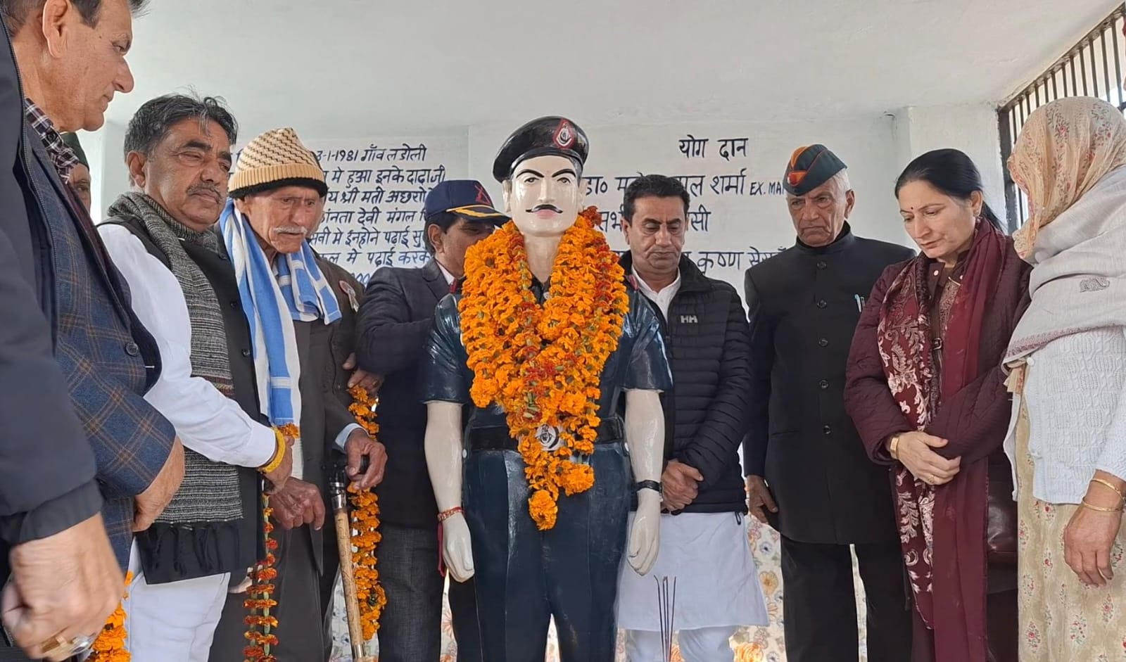 Jasrotia pays floral tribute to martyr Rifleman Mangal Singh Jasrotia pays floral tribute to martyr Rifleman Mangal Singh