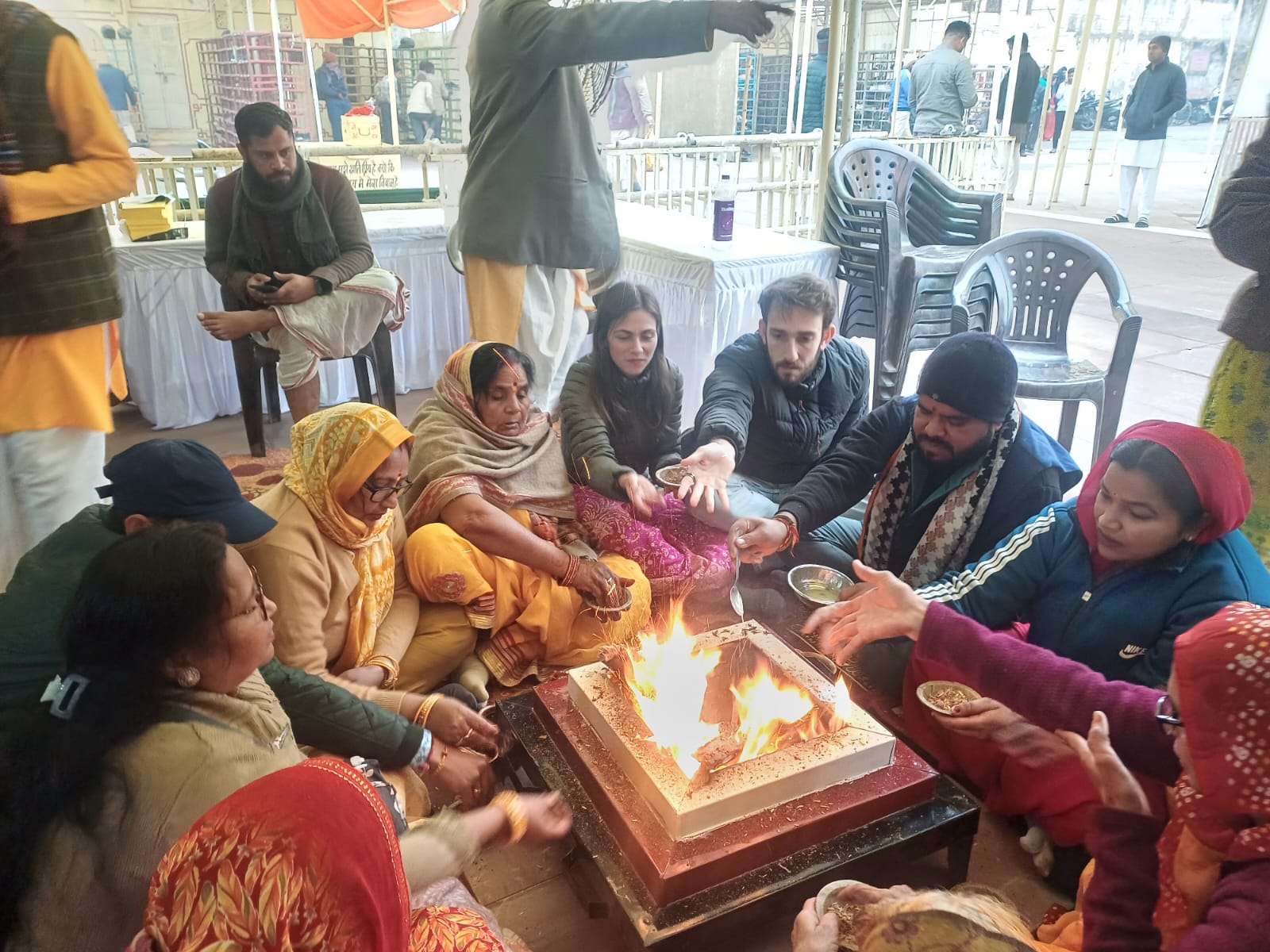 गोविंद देव जी मंदिर में नौ कुंडीय गायत्री महायज्ञ का आयाेजन गोविंद देव जी मंदिर में नौ कुंडीय गायत्री महायज्ञ का आयाेजन