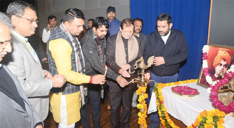12 Snp-1 सोनीपत: सहकारिता, कारागार, विरासत व पर्यटन मंत्री डॉ. अरविंद शर्मा बतौर मुख्यअतिथि स्वामी विवेकानंद जयंती और राष्ट्रीय युवा दिवस पर आयोजित कार्यक्रम में इनके साथ भाजपा जिलाध्यक्ष जसबीर दोदवा, विधायक निखिल मदान, विधायक पवन खरखौदा। 12 Snp-1 सोनीपत: सहकारिता, कारागार, विरासत व पर्यटन मंत्री डॉ. अरविंद शर्मा बतौर मुख्यअतिथि स्वामी विवेकानंद जयंती और राष्ट्रीय युवा दिवस पर आयोजित कार्यक्रम में इनके साथ भाजपा जिलाध्यक्ष जसबीर दोदवा, विधायक निखिल मदान, विधायक पवन खरखौदा।