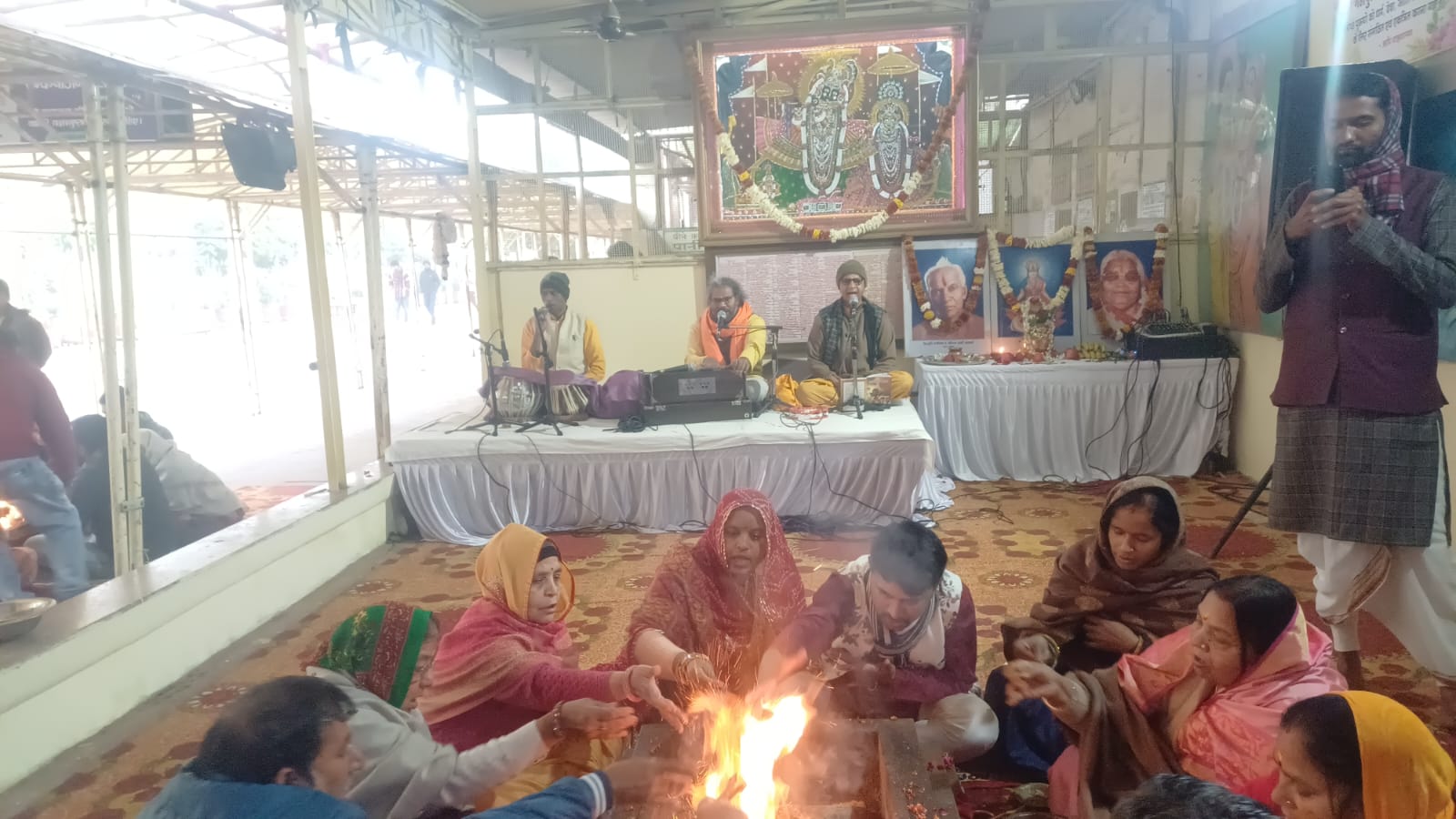 गोविंद देव जी मंदिर में नौ कुंडीय गायत्री महायज्ञ  का आयाेजन