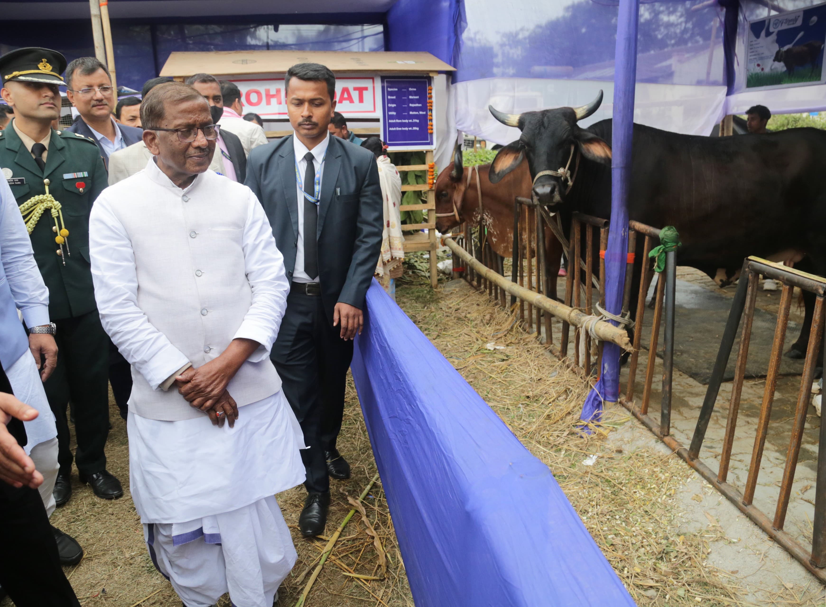 पशुधन एवं कुक्कुट एक्सपो-2025 में हिस्सा लेते हुए राज्यपाल लक्ष्मण प्रसाद आचार्य की तस्वीर। पशुधन एवं कुक्कुट एक्सपो-2025 में हिस्सा लेते हुए राज्यपाल लक्ष्मण प्रसाद आचार्य की तस्वीर।