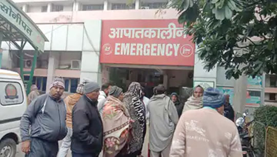 12 Snp-10 सोनीपत: सिविल अस्पताल के बाहर परिवार के सदस्य 12 Snp-10 सोनीपत: सिविल अस्पताल के बाहर परिवार के सदस्य