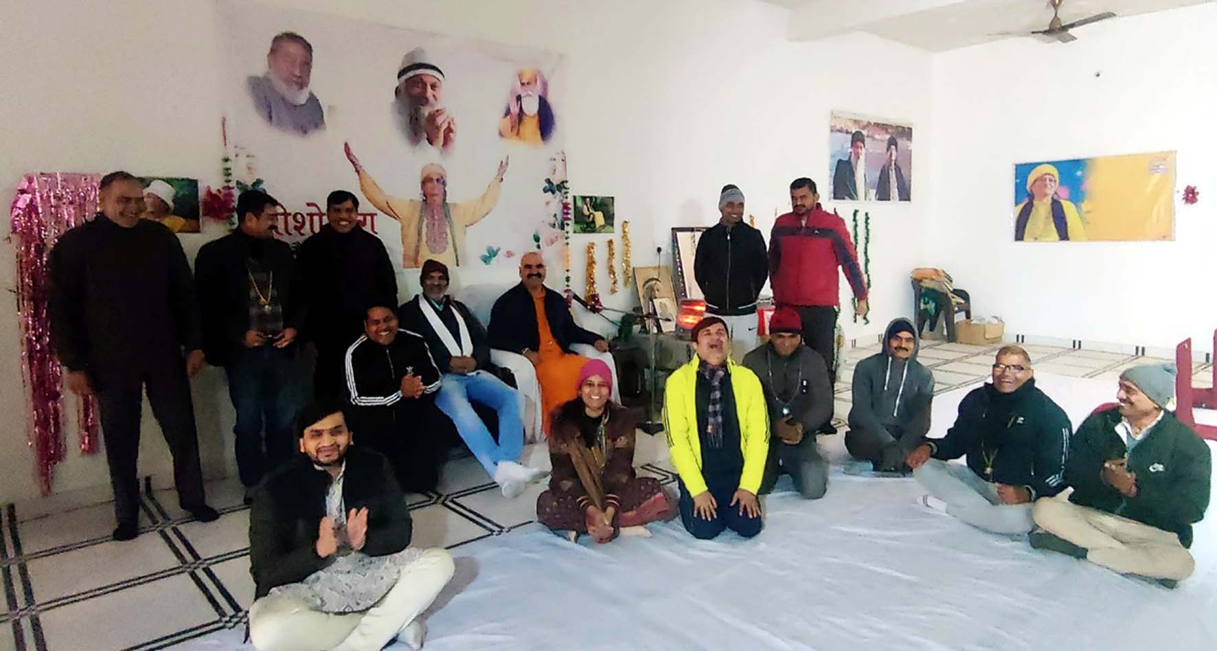 कौशिक नगर स्थित ध्यान केंद्र में साधना करने पहुंचे साधक। कौशिक नगर स्थित ध्यान केंद्र में साधना करने पहुंचे साधक।