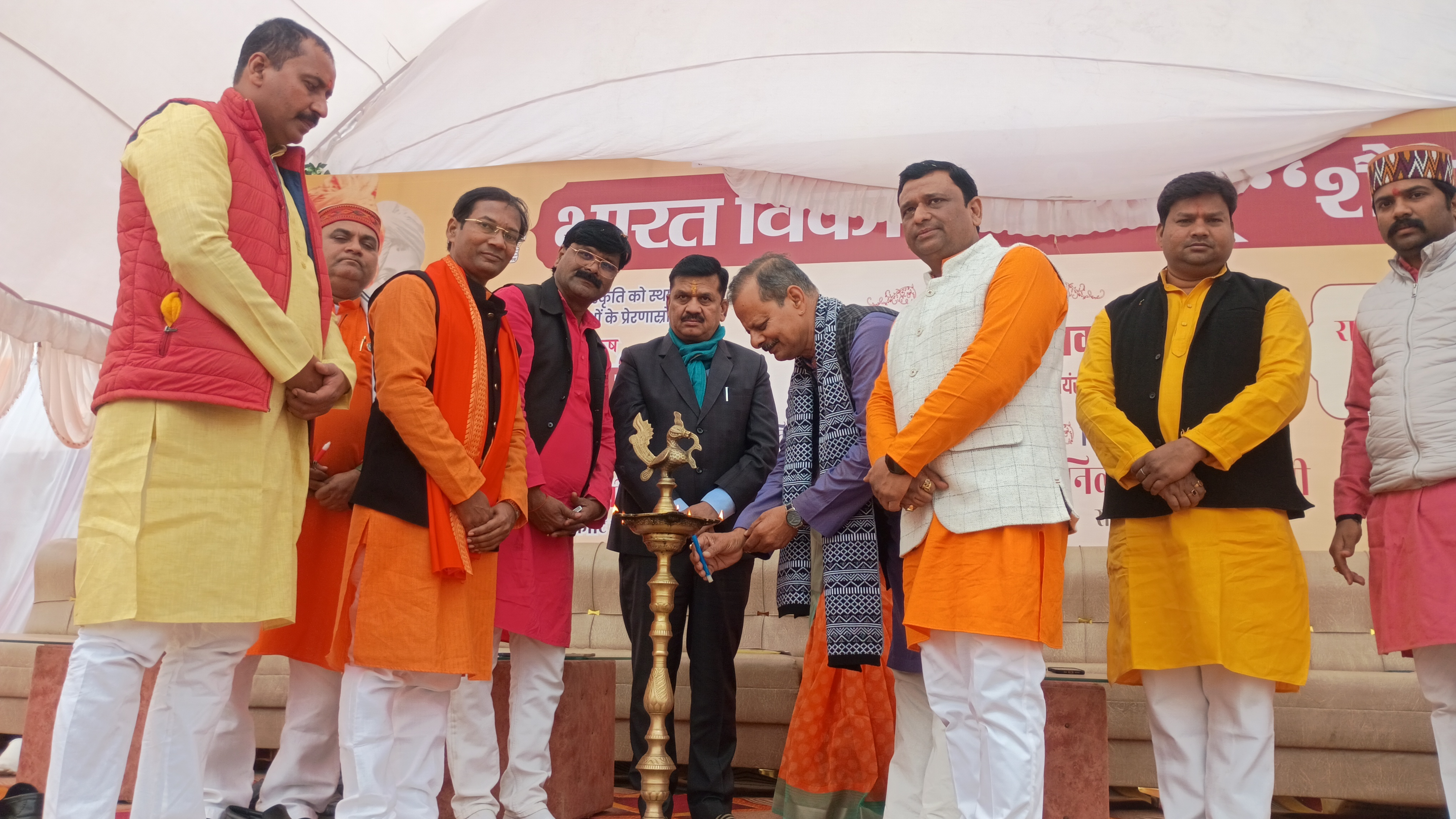 स्वामी विवेकानन्द के आदर्शों को जीवन में उतारने की है आवश्यकता: वीरेन्द्र जायसवाल