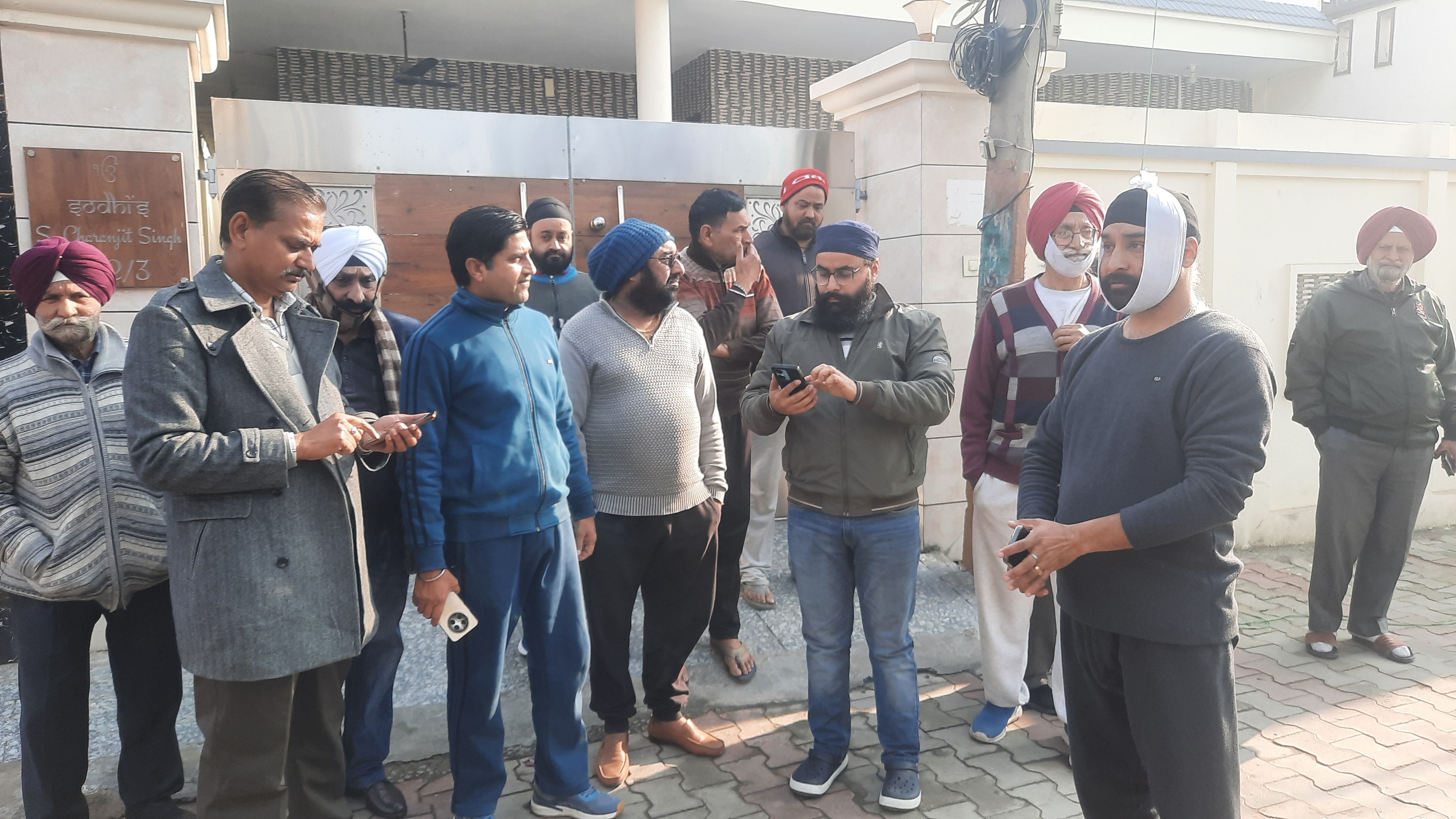 Ruckus over laying water pipes in Ekta Vihar, people stopped the work, former councillor reached the spot Ruckus over laying water pipes in Ekta Vihar, people stopped the work, former councillor reached the spot