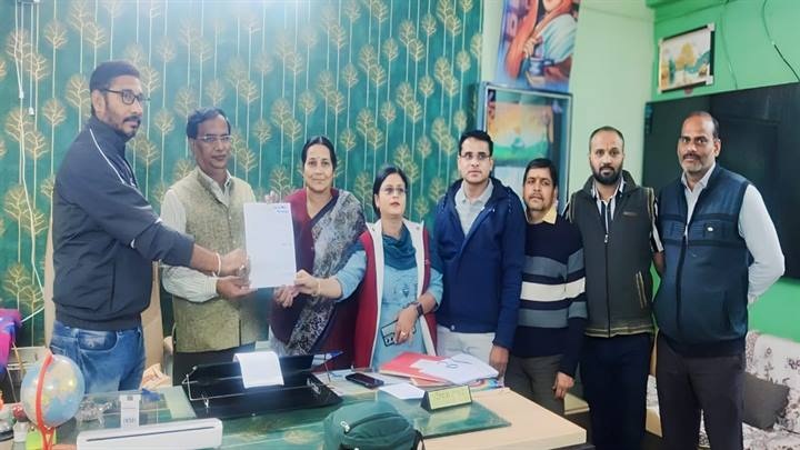 इंदौरः स्कूल शिक्षा विभाग से सेवानिवृत्त शिक्षक को सेवानिवृत्ति के निर्धारित समय पर मिला पेंशन आर्डर इंदौरः स्कूल शिक्षा विभाग से सेवानिवृत्त शिक्षक को सेवानिवृत्ति के निर्धारित समय पर मिला पेंशन आर्डर