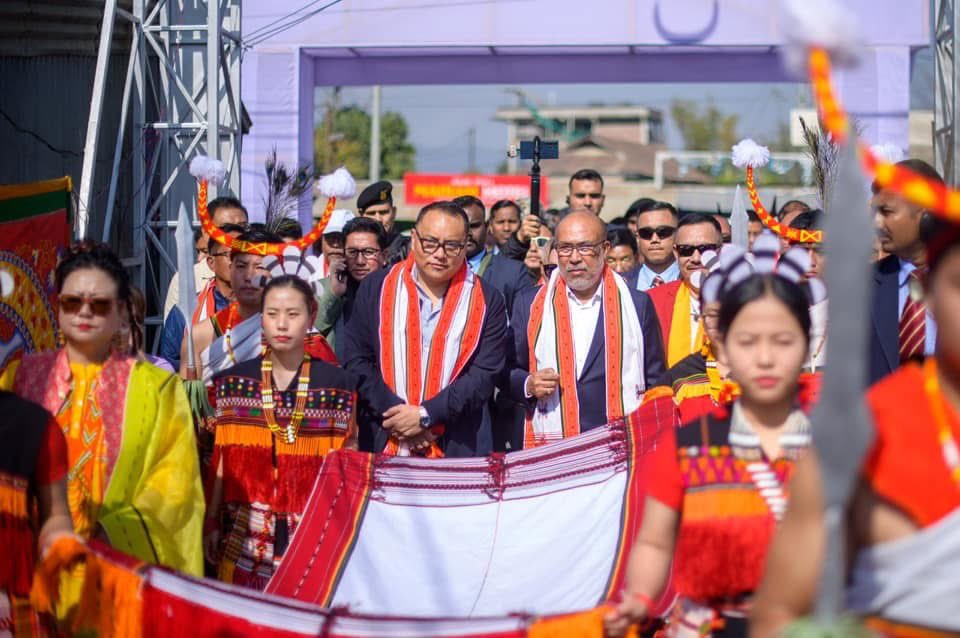 मणिपुर के सीएम एन बीरेन सिंह गान-नगाई महोत्सव में शामिल होते हुए। मणिपुर के सीएम एन बीरेन सिंह गान-नगाई महोत्सव में शामिल होते हुए।