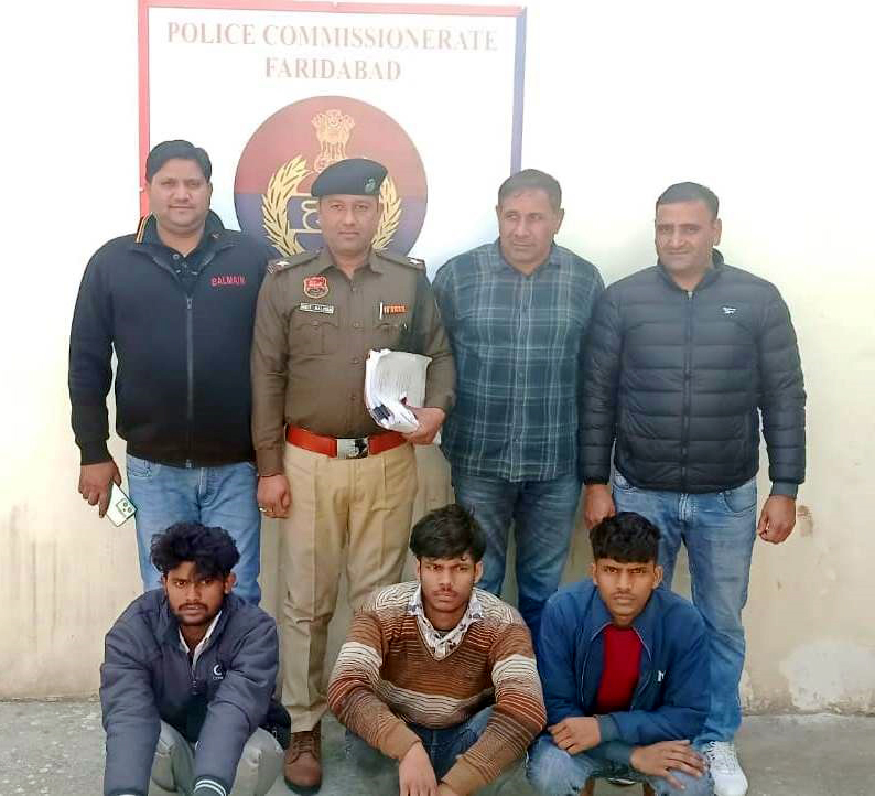 पुलिस द्वारा गिरफ्तार किए गए आरोपीगण पुलिस द्वारा गिरफ्तार किए गए आरोपीगण