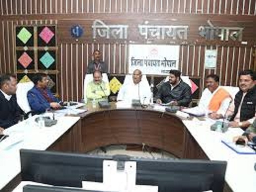 भोपाल में कुछ दिन पहले राजस्व मंत्री ने मीटिंग की थी भोपाल में कुछ दिन पहले राजस्व मंत्री ने मीटिंग की थी