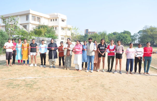खेलकूद प्रतियोगिता का शुभारंभ करती नगर परिषद चेयरपर्सन कमलेश सैनी। खेलकूद प्रतियोगिता का शुभारंभ करती नगर परिषद चेयरपर्सन कमलेश सैनी।