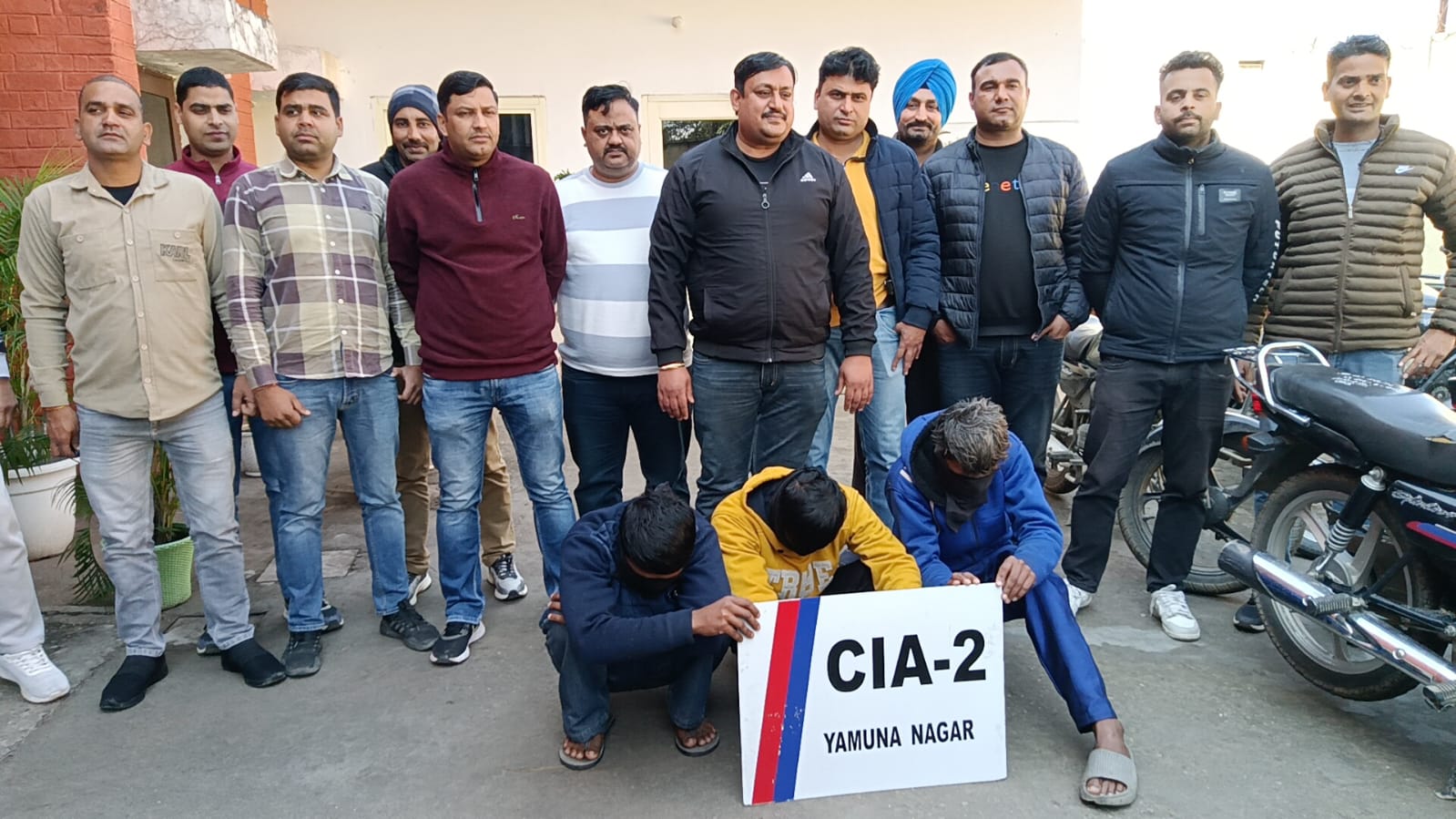 बाइक चोर पुलिस की गिरफ्त बाइक चोर पुलिस की गिरफ्त