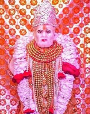 मंदिर में स्थापित गुरुदेव की प्रतिमा मंदिर में स्थापित गुरुदेव की प्रतिमा