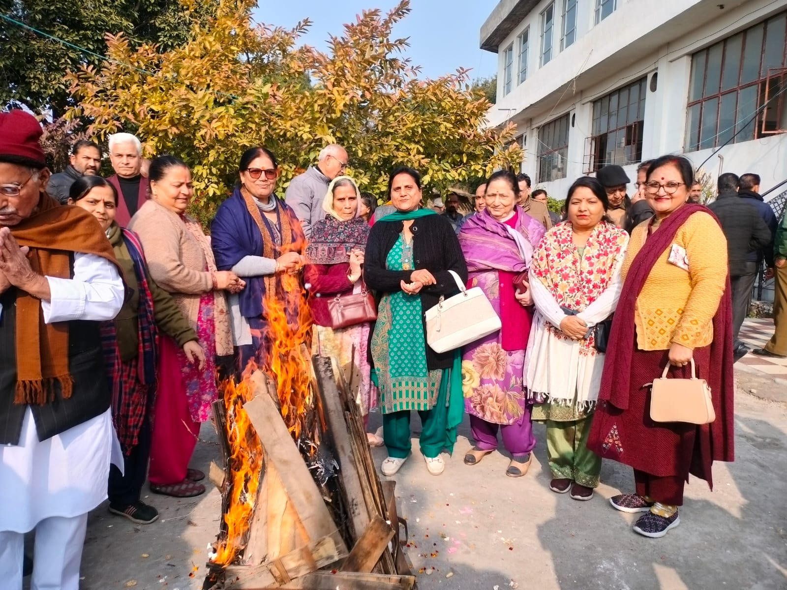 डोगरा ब्राह्मण प्रतिनिधि सभा में मनाया गया लोहड़ी का पर्व डोगरा ब्राह्मण प्रतिनिधि सभा में मनाया गया लोहड़ी का पर्व