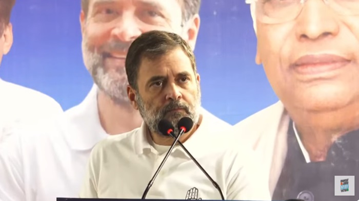 नई दिल्लीः सीलमपुर विधानसभा क्षेत्र में सोमवार की शाम जय बापू, जय भीम, जय संविधान चुनावी रैली को सम्बोधित करते कांग्रेस नेता राहुल गांधी नई दिल्लीः सीलमपुर विधानसभा क्षेत्र में सोमवार की शाम जय बापू, जय भीम, जय संविधान चुनावी रैली को सम्बोधित करते कांग्रेस नेता राहुल गांधी