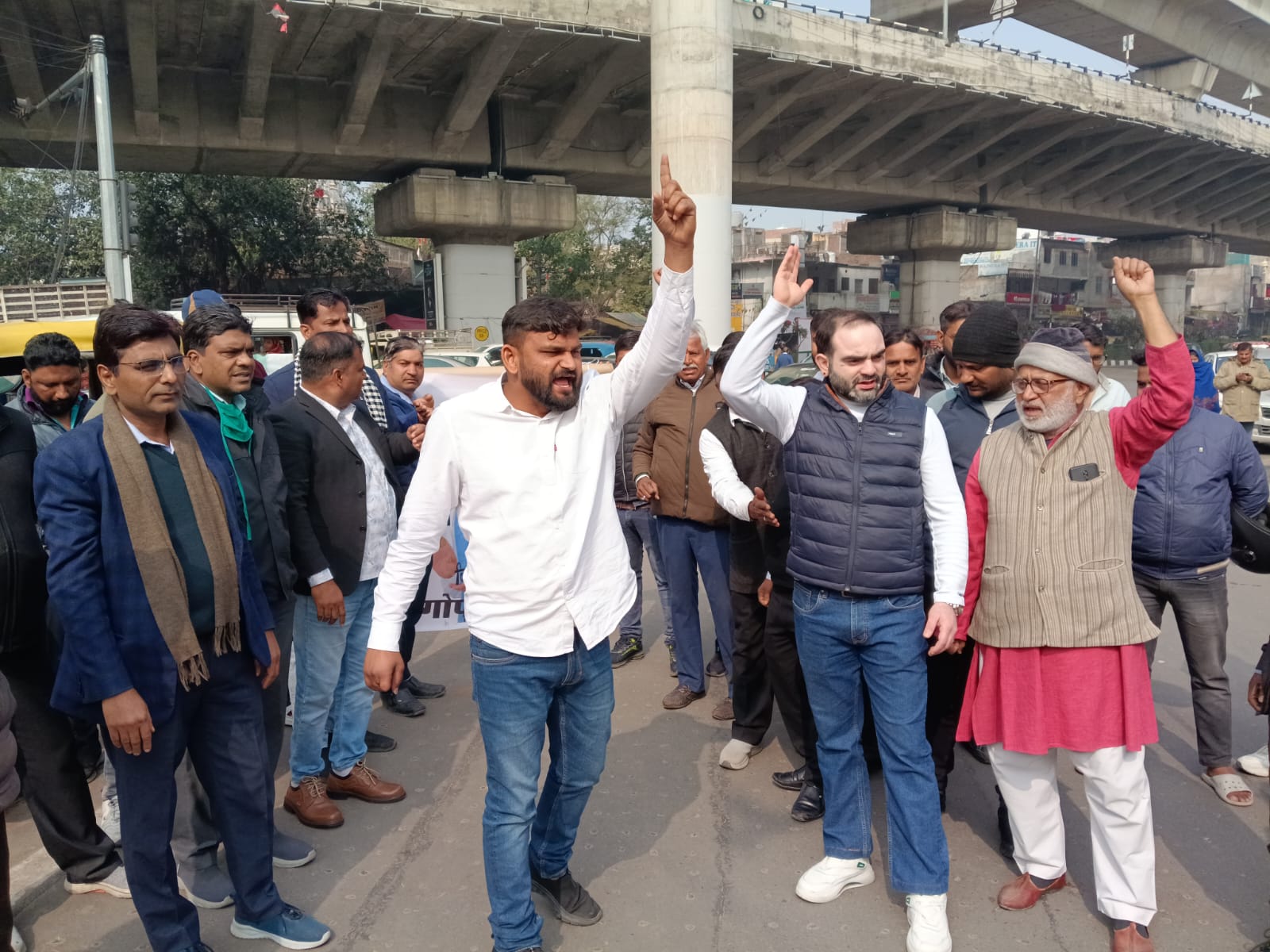 माली सैनी महासभा राजस्थान ने विधायक गोपाल शर्मा का पुतला फूंका माली सैनी महासभा राजस्थान ने विधायक गोपाल शर्मा का पुतला फूंका