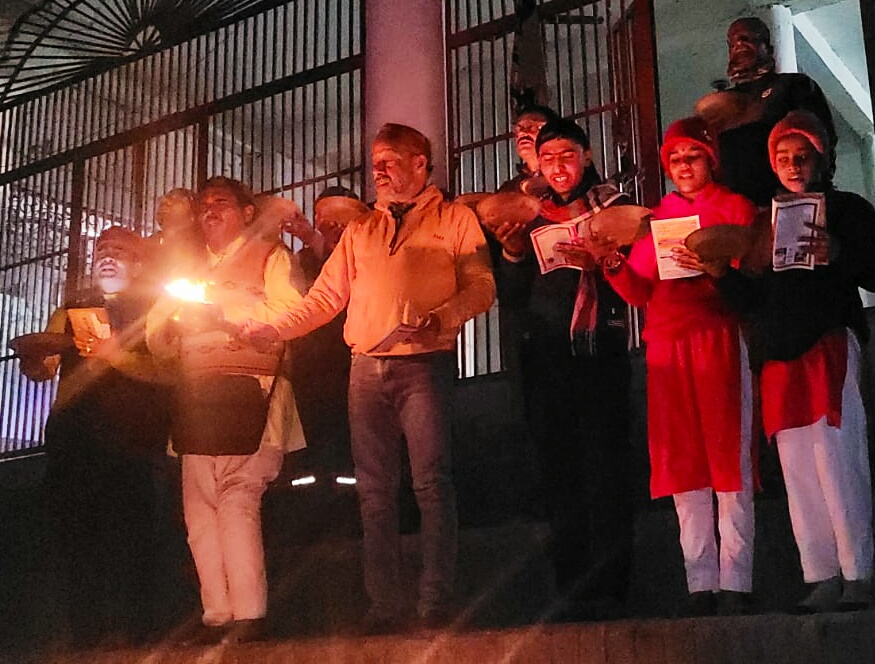 पौष पूर्णिमा पर प्राचीन गंगा मंदिर अटल घाट पर श्री रामगंगा मैय्या की महाआरती करते राष्ट्रीय पुजारी परिषद के पदाधिकारी पौष पूर्णिमा पर प्राचीन गंगा मंदिर अटल घाट पर श्री रामगंगा मैय्या की महाआरती करते राष्ट्रीय पुजारी परिषद के पदाधिकारी
